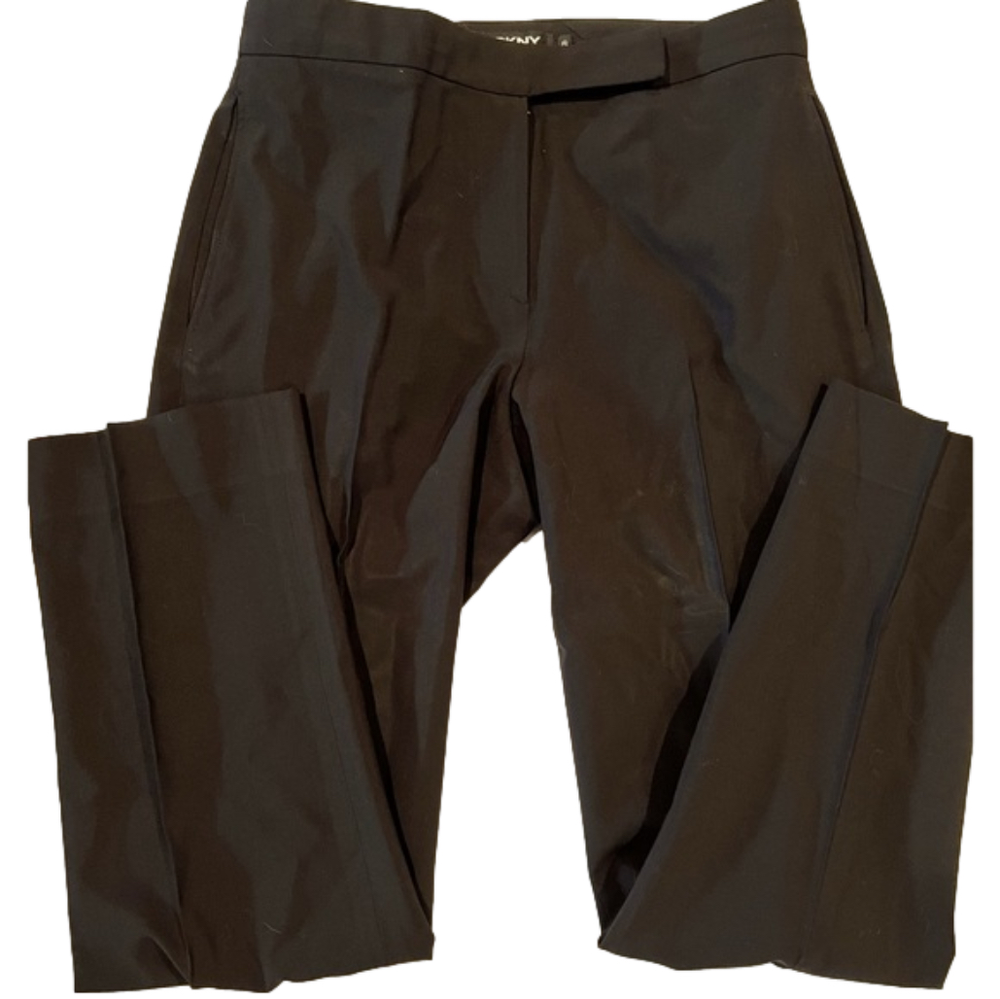 DKNY size 6. Black pants. Pre-owned and good condition.